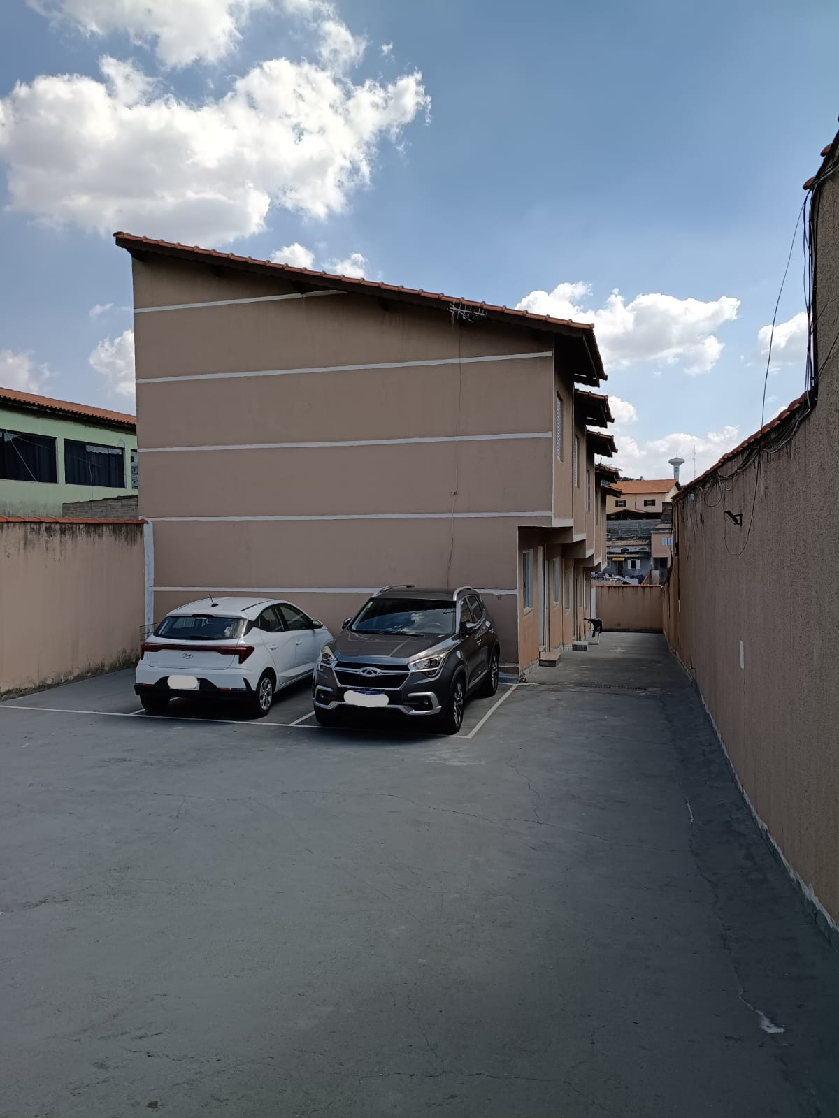  LINDO SOBRADO REFORMADO – PARQUE CRUZEIRO DO SUL  ZONA LES  52m² de área útil  1 vaga de garagem  2 dormitórios  1 banheiro + lavabo  Imóvel vago e pronto para morar!  ✨ Imóvel totalmente reformado com excelente acabamento: ✔️ Cozinha planejada com pia em granito e cooktop ✔️ Piso em porcelanato em todos os ambientes ✔️ Banheiro moderno com box, nicho .