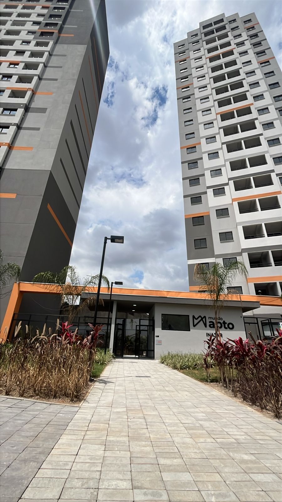 Seu novo apartamento com lazer completo! Excelente oportunidade para morar ou investir no Mundo Apto Inajar, um empreendimento moderno, funcional e com ótima localização.   Detalhes do imóvel  33 m²   2 dormitórios   Varanda   Sem vaga de garagem    Sobre o empreendimento Terreno com 1.836 m²   2 torres   2 a 4 elevadores por torre   19 pavimentos.