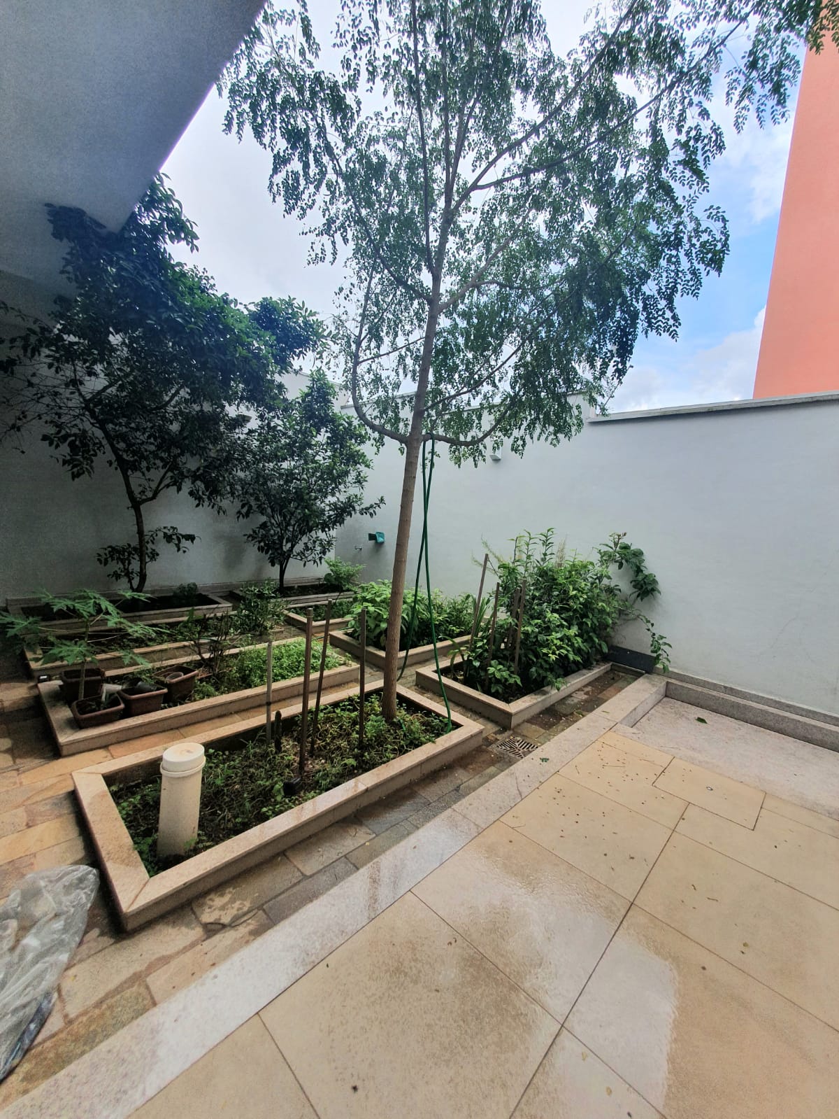 Casa de alto padrão para venda no bairro Santa Rita em Pouso Alegre - MG.