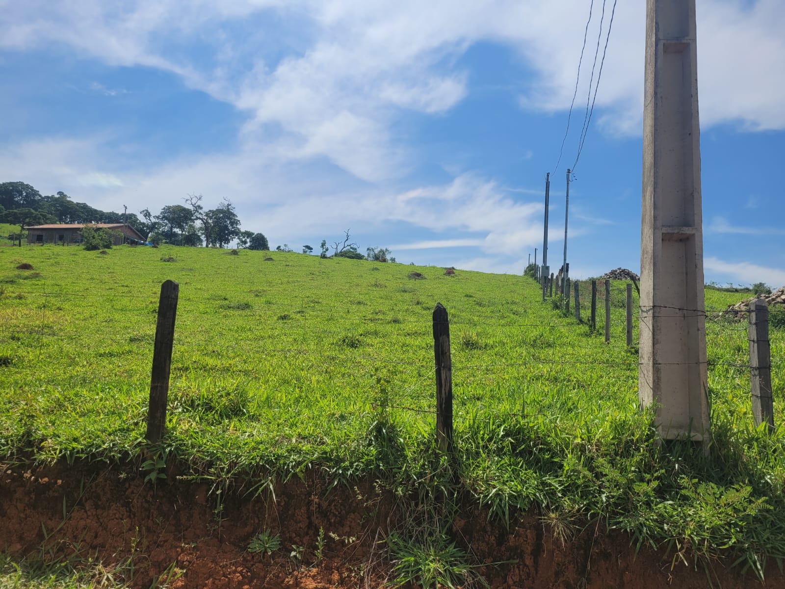Terreno para venda no bairro dos Farias em Pouso Alegre - MG.