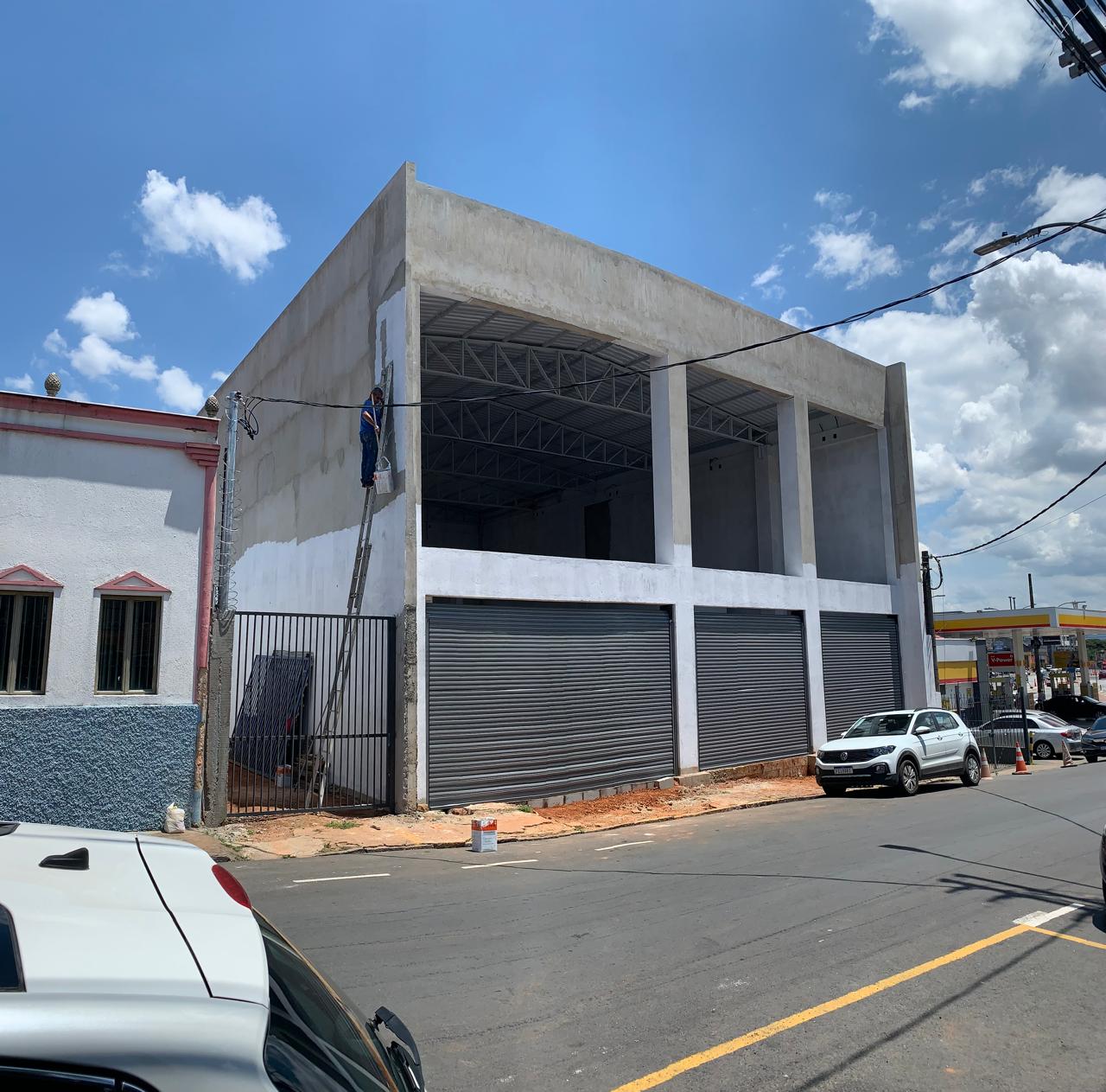 Galpão/Loja  em 2 pavimentos (com 2 frentes) para locação no Centro de Pouso Alegre - MG