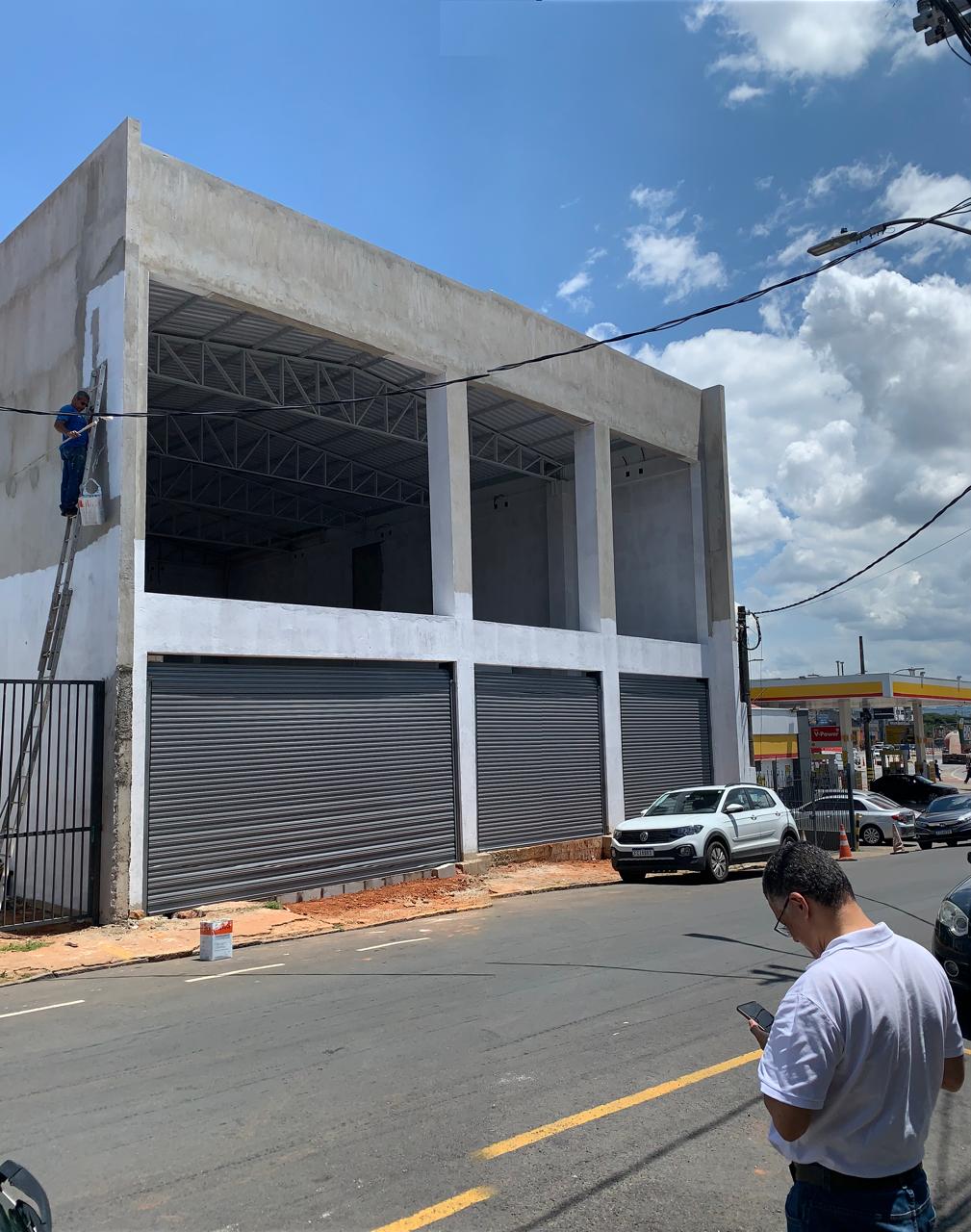 Galpão/Loja  em 2 pavimentos (com 2 frentes) para locação no Centro de Pouso Alegre - MG
