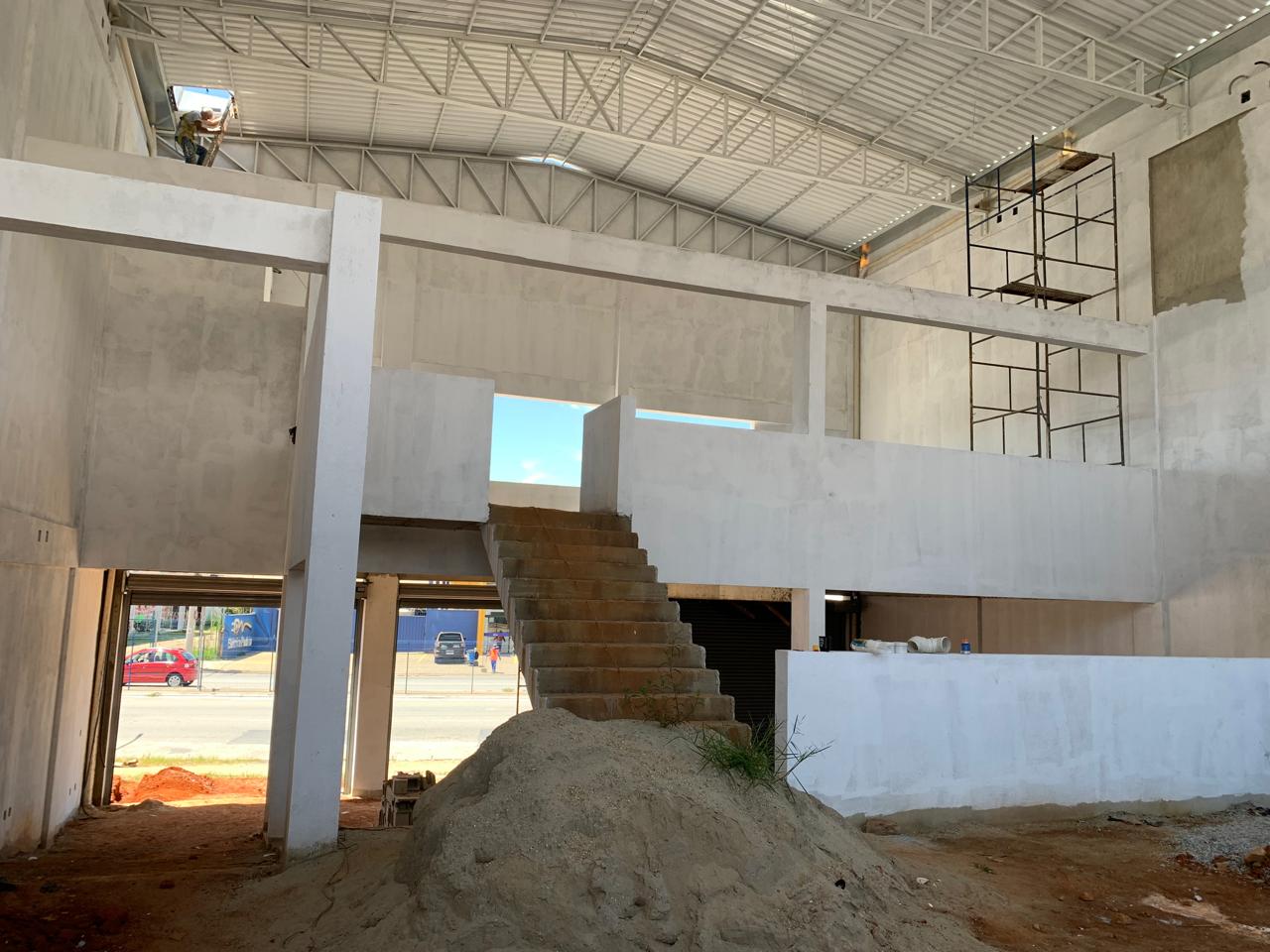 Galpão/Loja  em 2 pavimentos (com 2 frentes) para locação no Centro de Pouso Alegre - MG