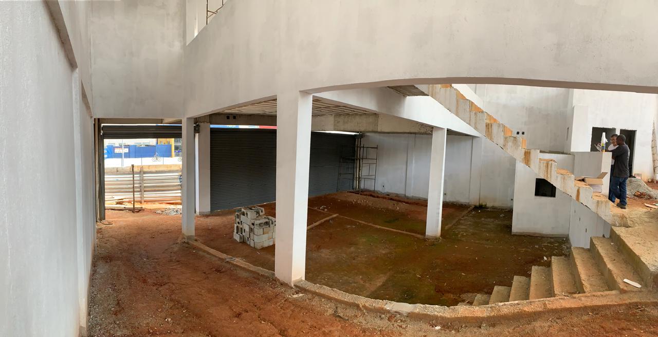Galpão/Loja  em 2 pavimentos (com 2 frentes) para locação no Centro de Pouso Alegre - MG