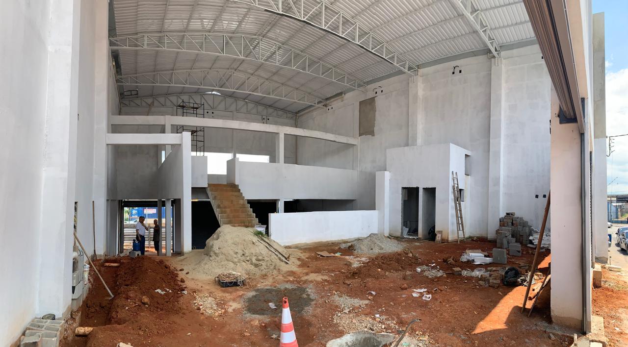 Galpão/Loja  em 2 pavimentos (com 2 frentes) para locação no Centro de Pouso Alegre - MG