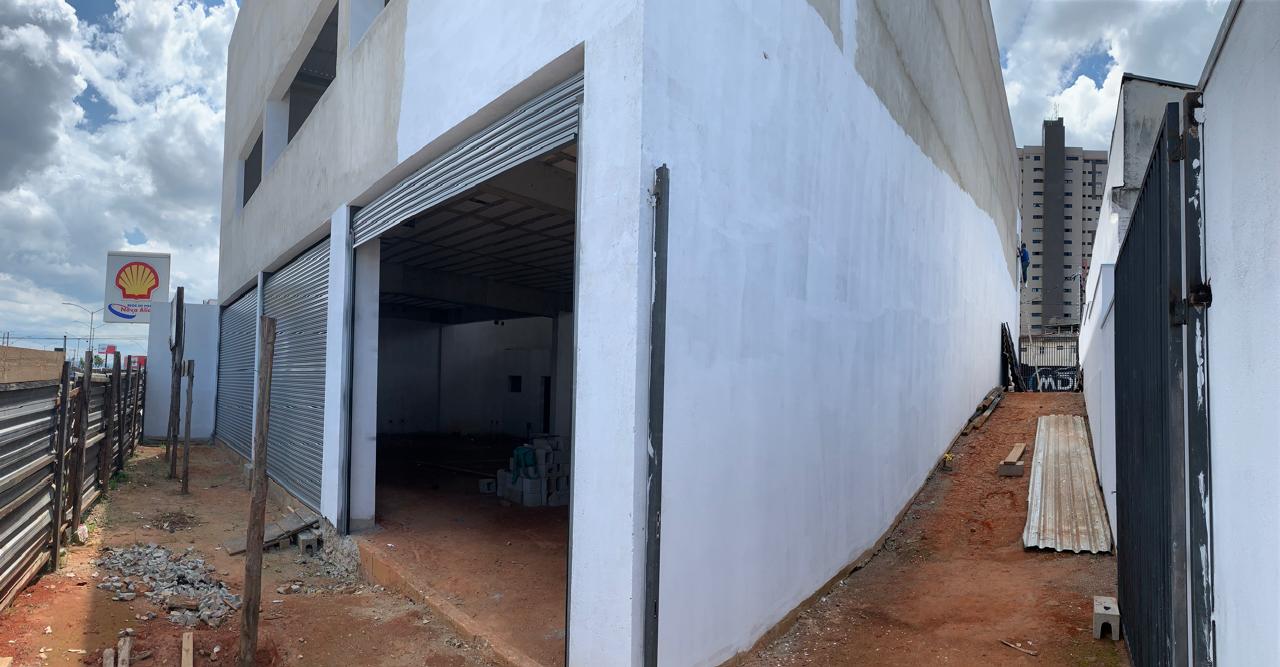 Galpão/Loja  em 2 pavimentos (com 2 frentes) para locação no Centro de Pouso Alegre - MG