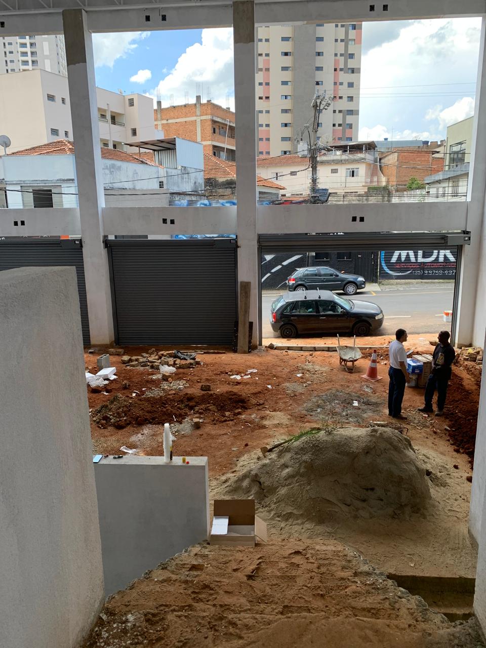 Galpão/Loja  em 2 pavimentos (com 2 frentes) para locação no Centro de Pouso Alegre - MG