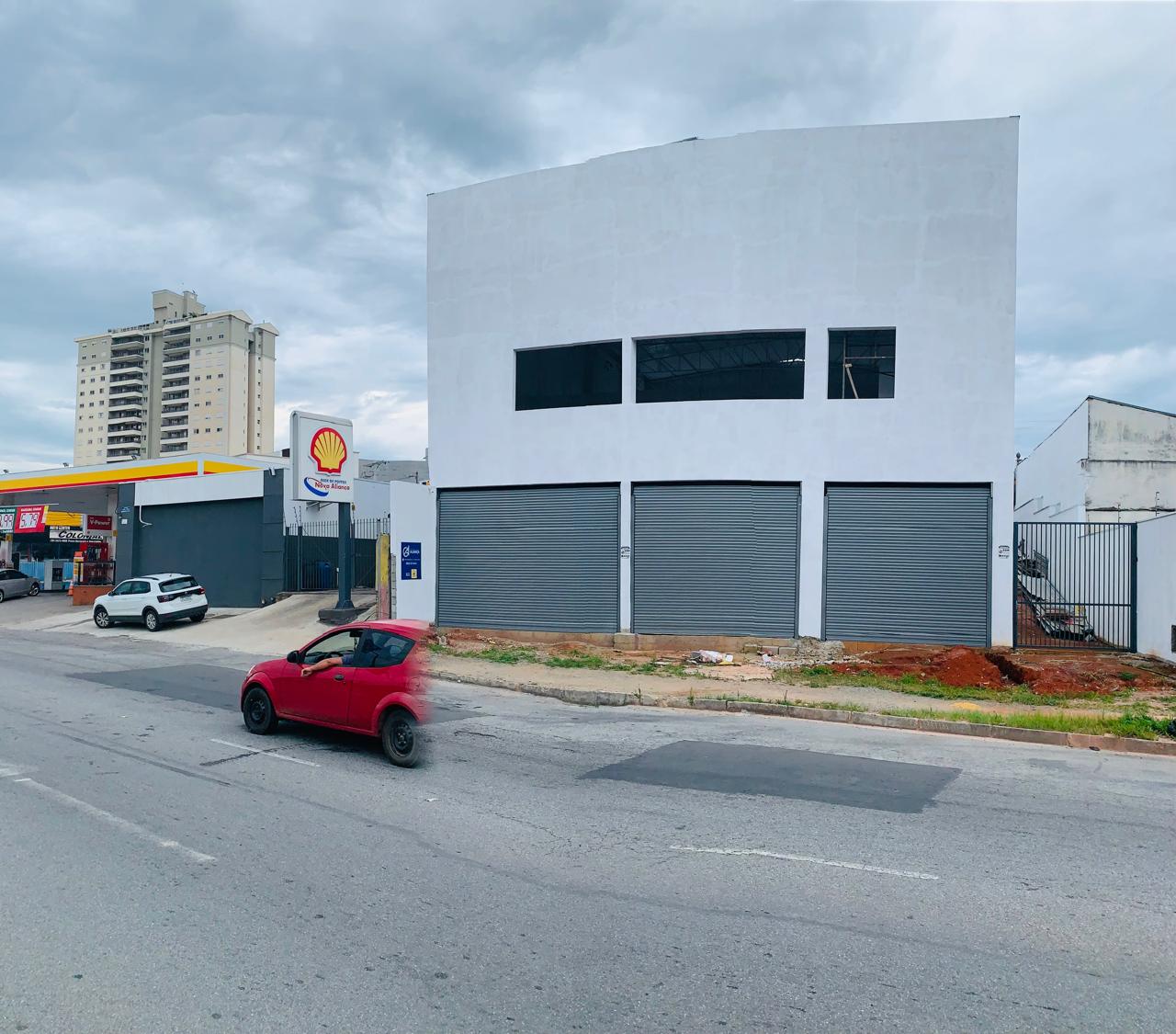Galpão/Loja  em 2 pavimentos (com 2 frentes) para locação no Centro de Pouso Alegre - MG