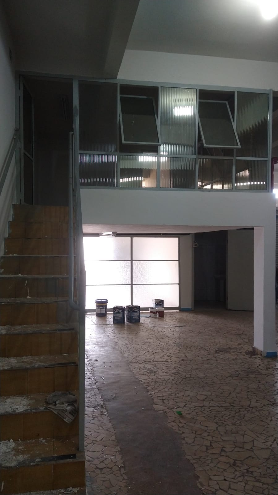 Salão para locação na Avenida Prefeito Olavo Gomes de Oliveira no novo Centro de Pouso Alegre - MG.