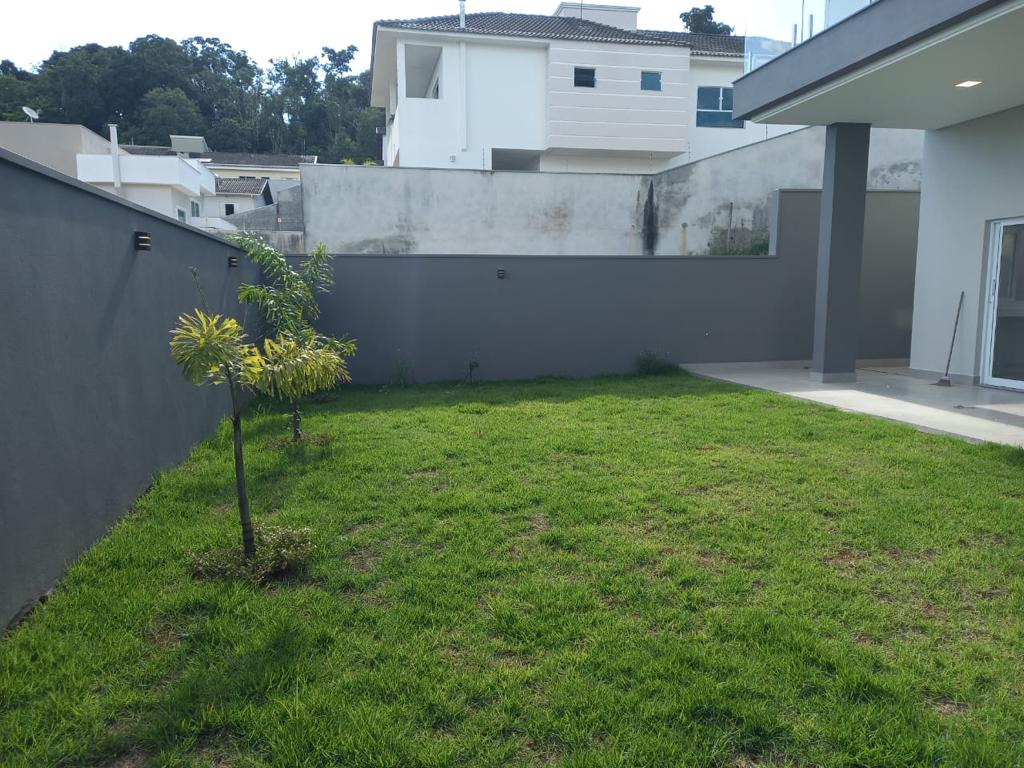 Casa para venda no bairro Ibirá em Pouso Alegre - MG.