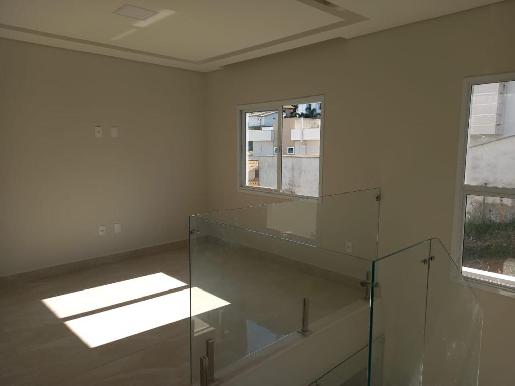Casa para venda no bairro Ibirá em Pouso Alegre - MG.