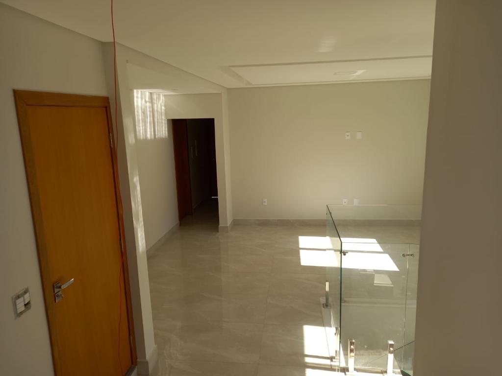 Casa para venda no bairro Ibirá em Pouso Alegre - MG.