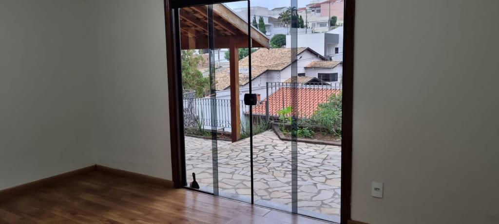 Casa para venda no bairro Pousada dos Campos em Pouso Alegre - MG.