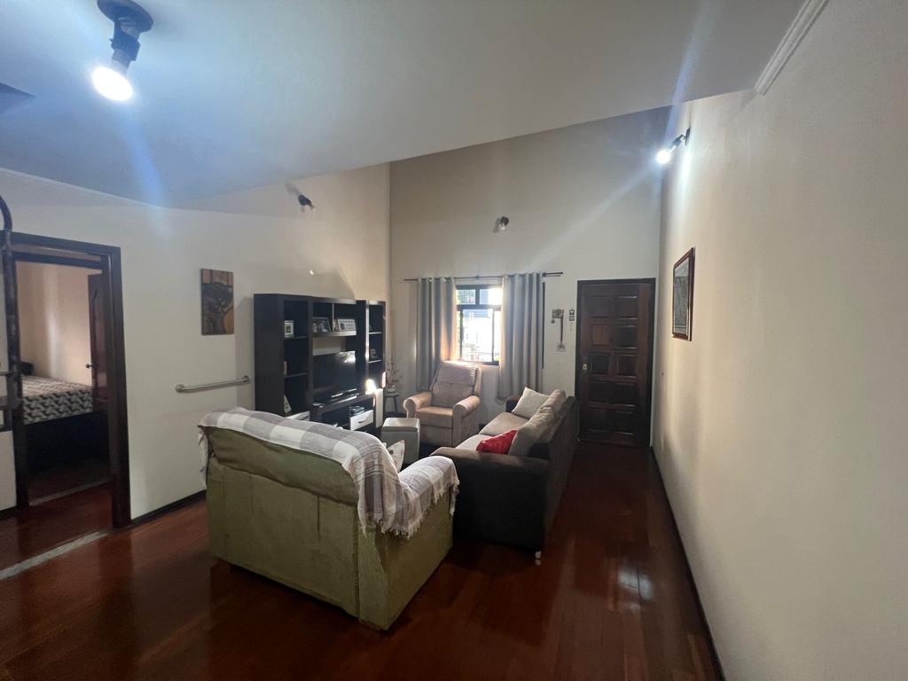 Casa para venda no bairro Santa Dorotéia em Pouso Alegre - MG.