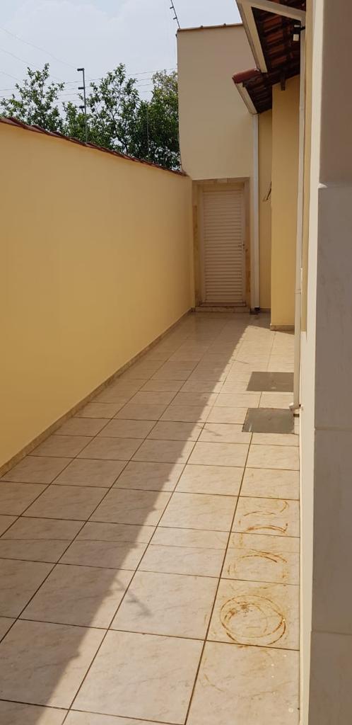 Casa para venda no bairro São Carlos em Pouso Alegre - MG.