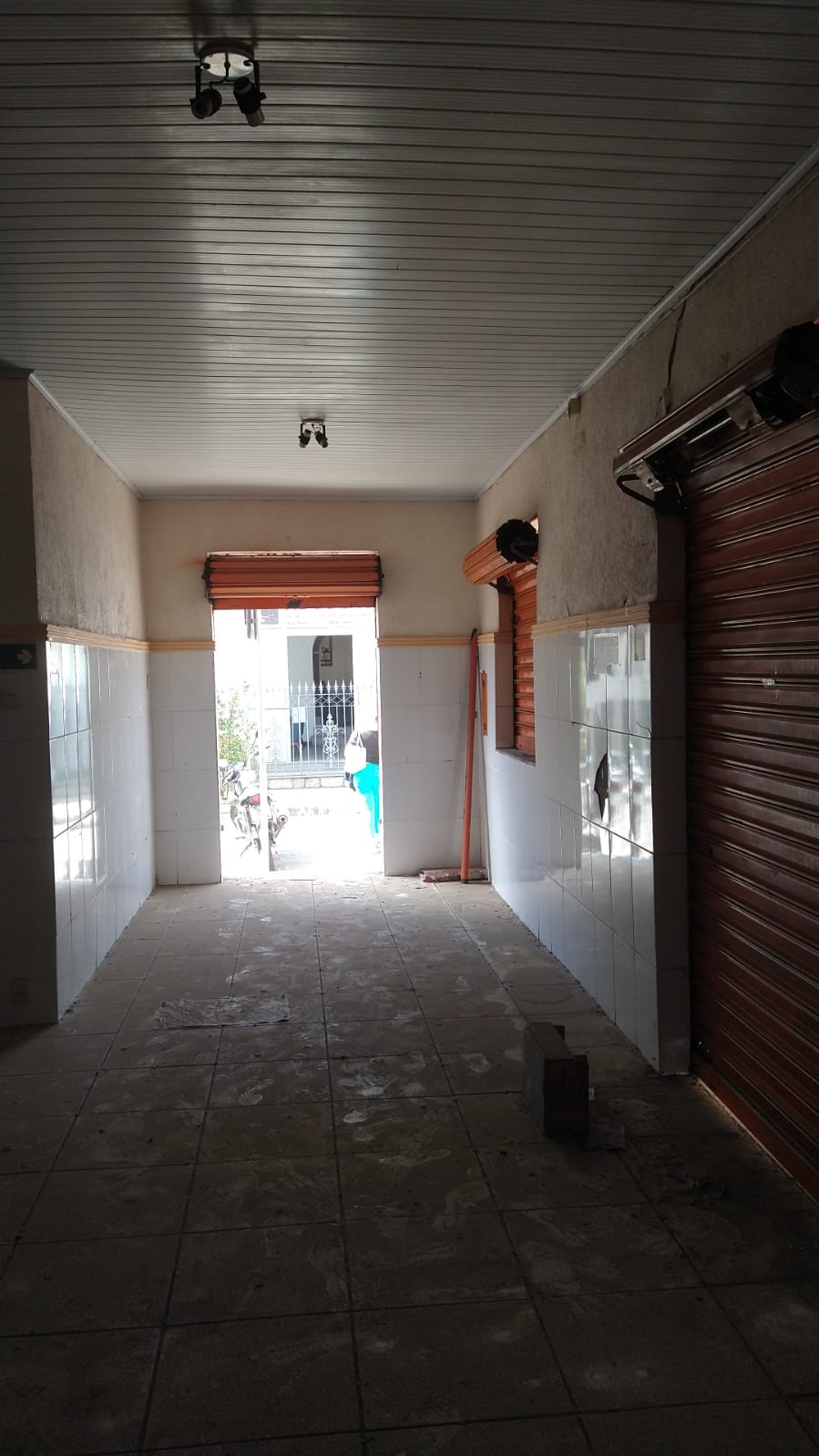Esquina (Ponto Comercial) no Centro de Pouso Alegre - MG.