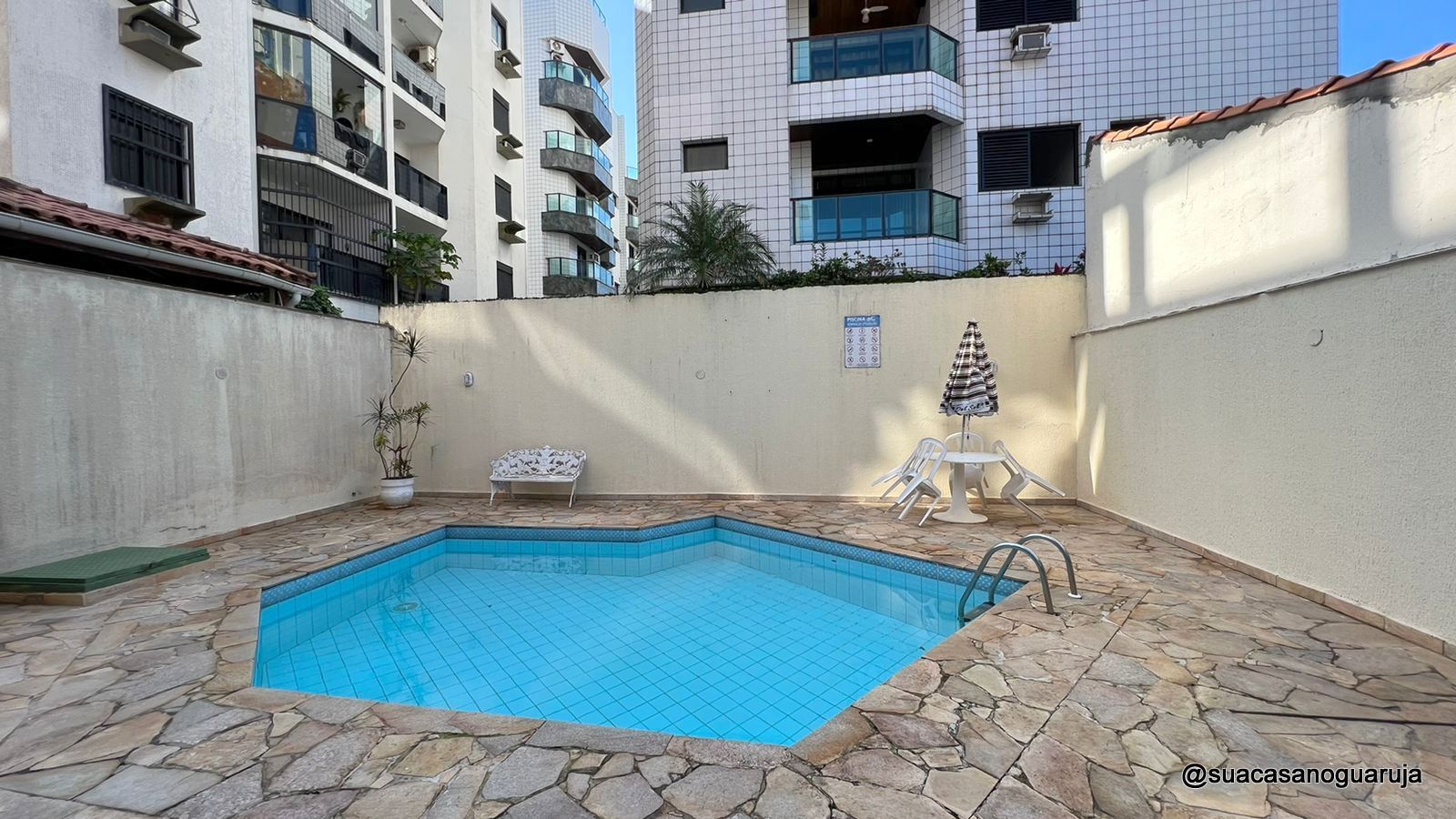 Apartamento com 2 dormitórios à venda, 68 m² por R$ 300.000,00 - Praia da Enseada – Hotéis - Guarujá/SP