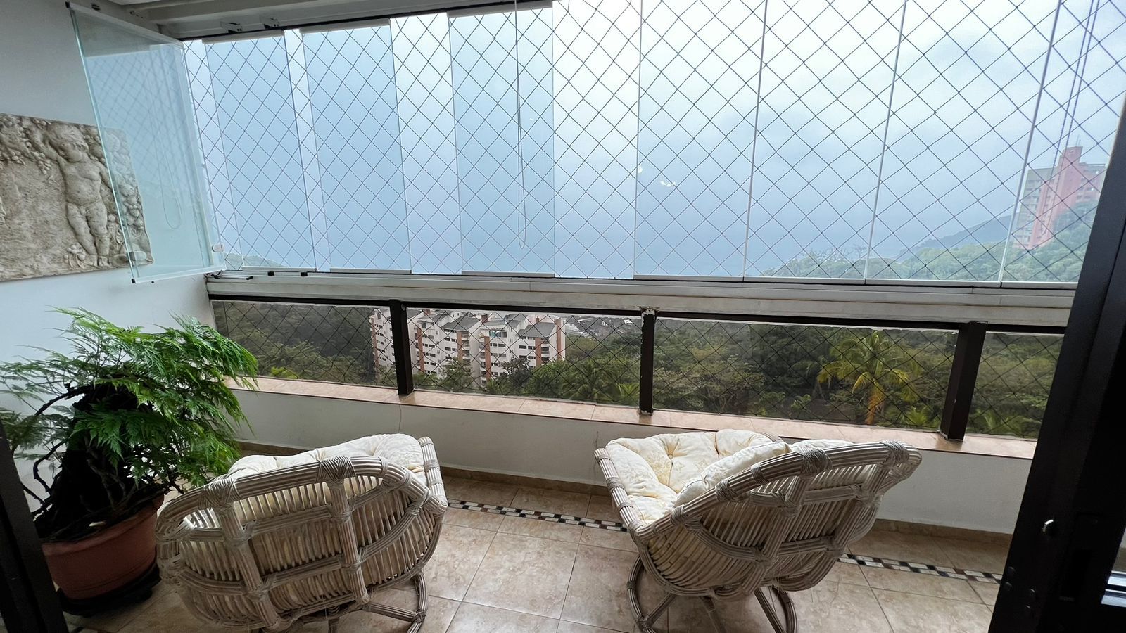 Apartamento com 4 dormitórios à venda, 175 m² por R$ 1.200.000,00 - Morro Sorocotuba - Guarujá/SP