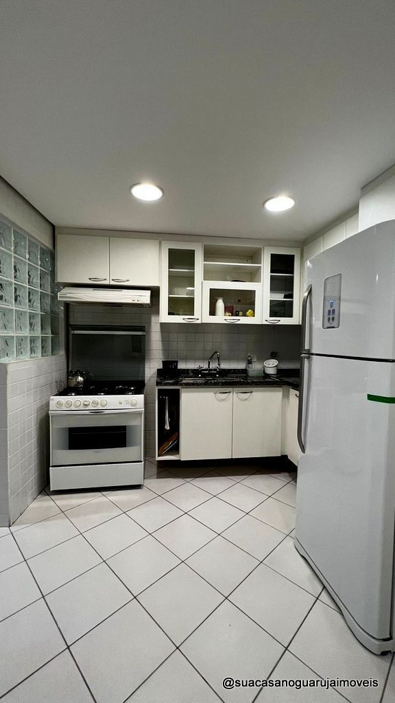 Apartamento com 3 dormitórios à venda, 180 m² por R$ 1.800.000,00 - Praia das Pitangueiras Frente Mar - Guarujá/SP