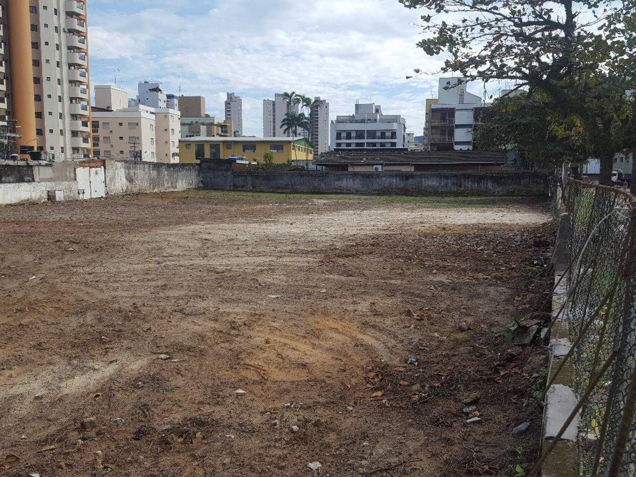 Terreno para alugar, 2243 m² por R$ 12.620,37/ano - Balneário Praia do Pernambuco - Guarujá/SP