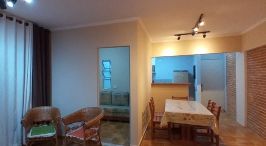 Apartamento reformado com 3 dormitórios 1 suíte 1 vaga 89 m² na Enseada AP10816V