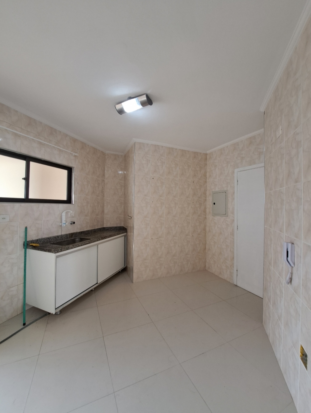 Apartamento para alugar com 3 quartos, 140m² - Foto 13