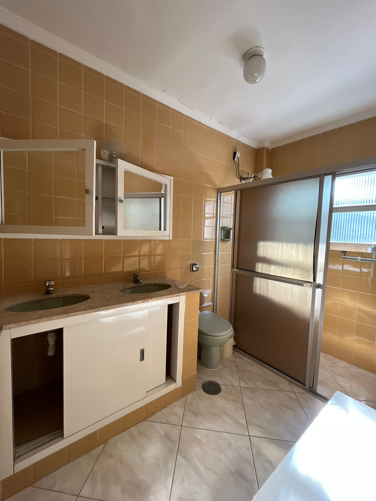 Apartamento para alugar com 3 quartos, 131m² - Foto 17