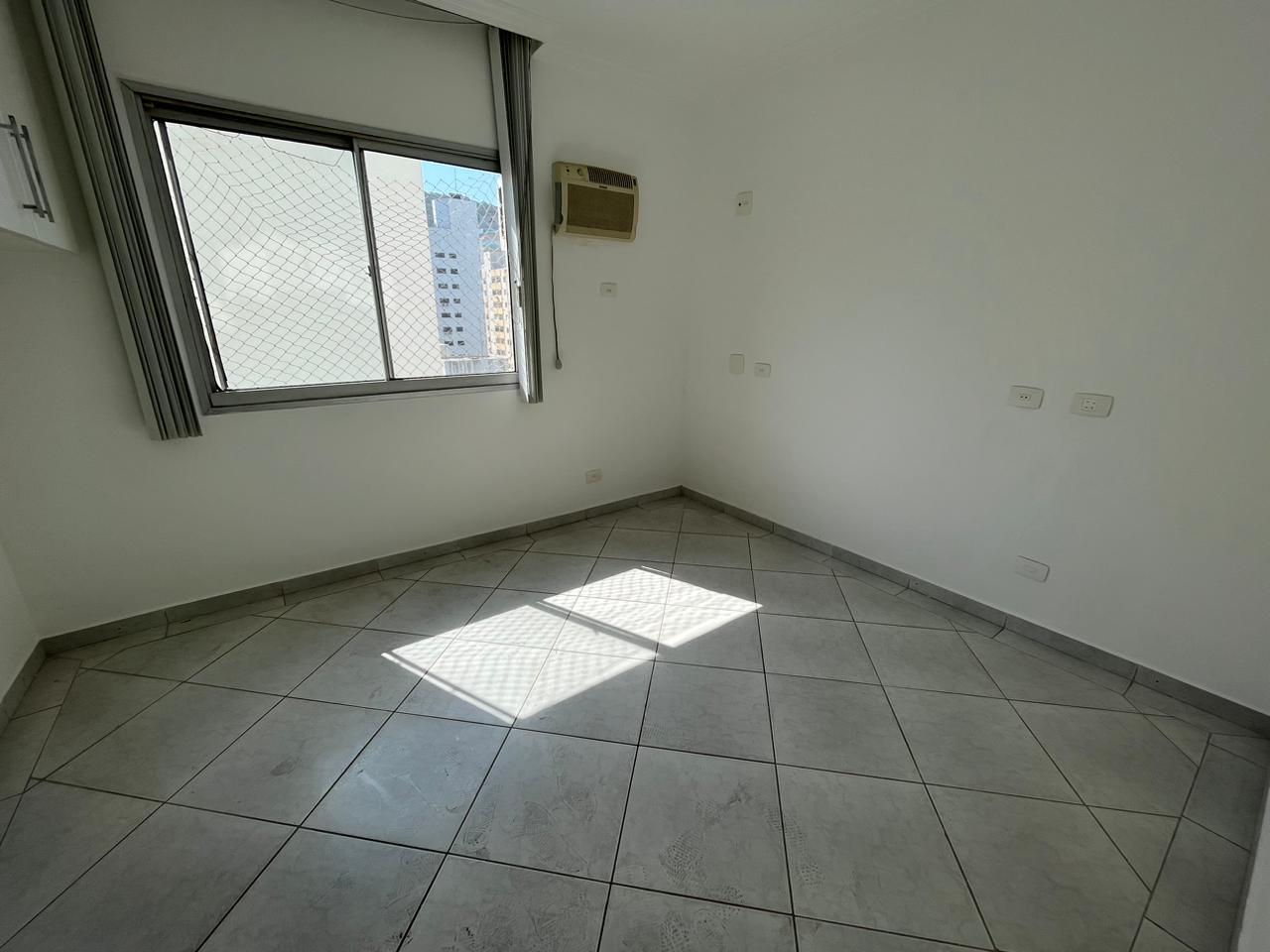 Apartamento para alugar com 3 quartos, 120m² - Foto 11