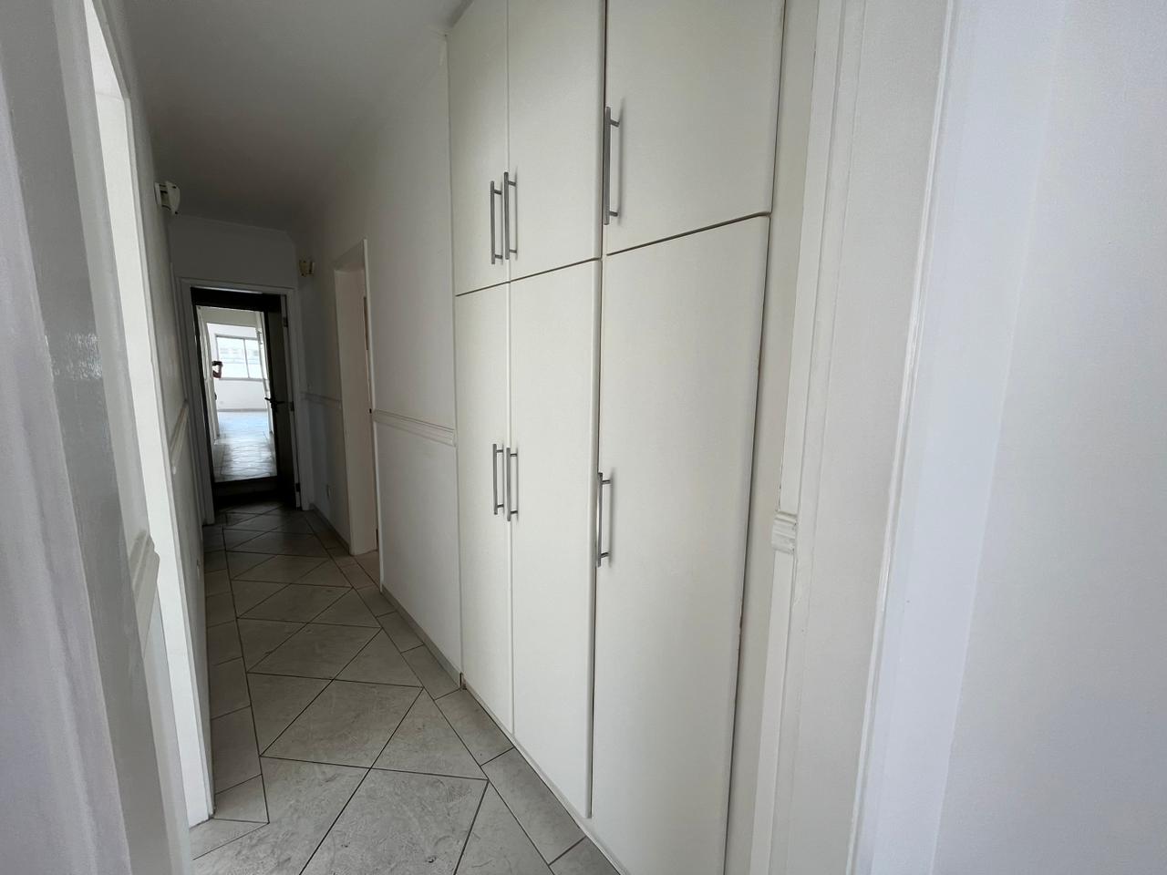 Apartamento para alugar com 3 quartos, 120m² - Foto 13