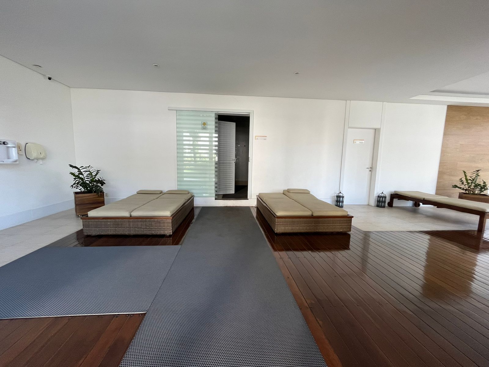 Apartamento à venda com 3 quartos, 134m² - Foto 2