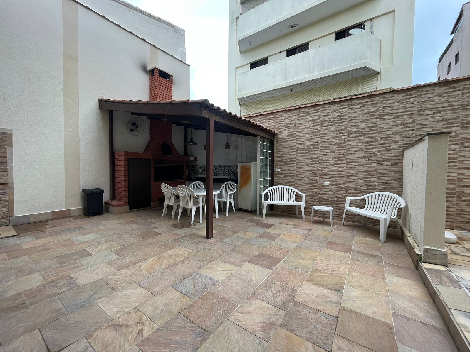 Apartamento à venda com 2 quartos, 58m² - Foto 2