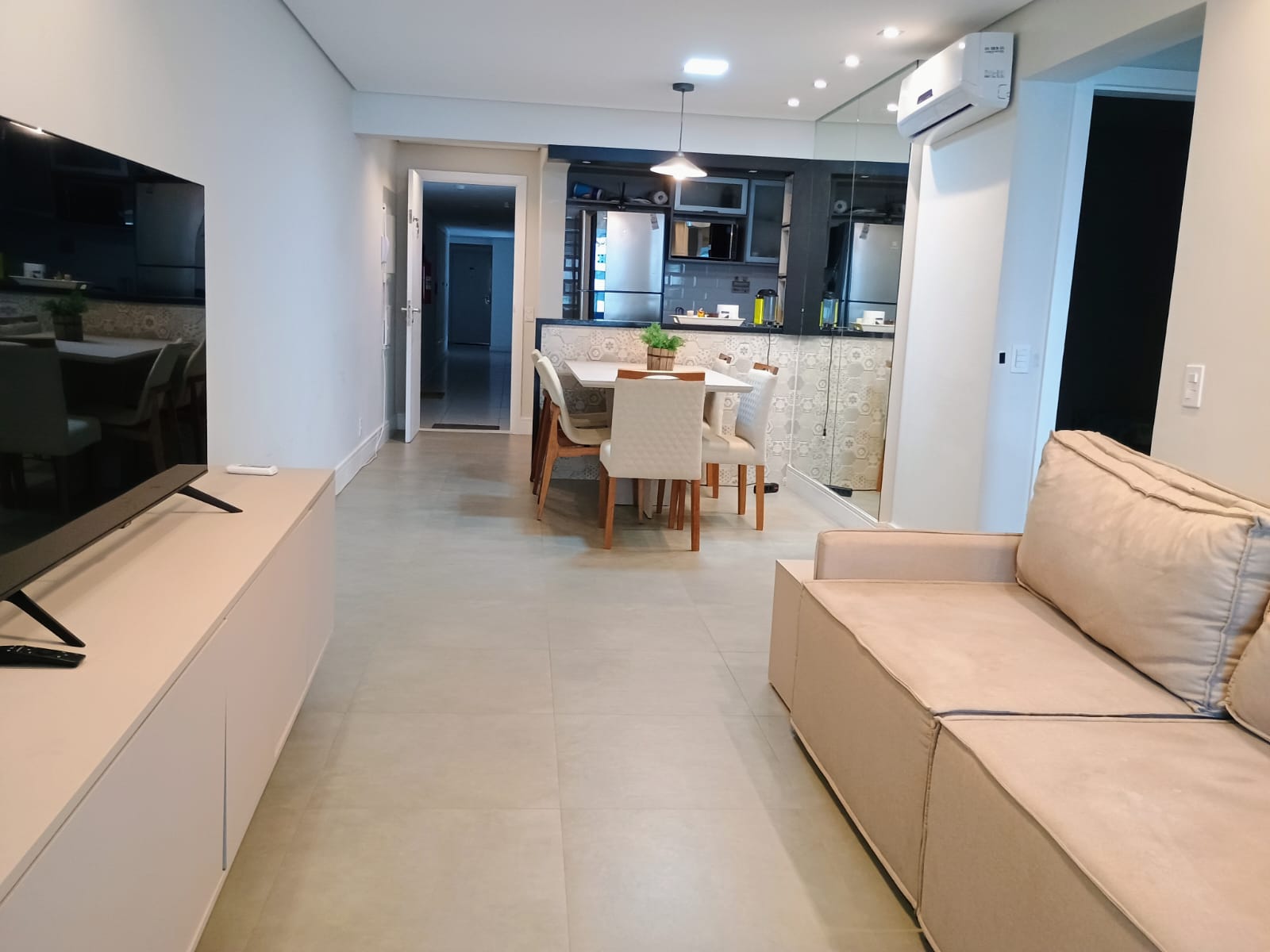 Apartamento para alugar com 2 quartos, 93m² - Foto 4