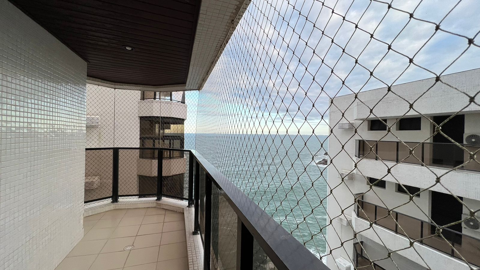 Apartamento com 3 dormitórios à venda, 132 m² por R$ 950.000,00 - Praia da Enseada – Tortugas - Guarujá/SP