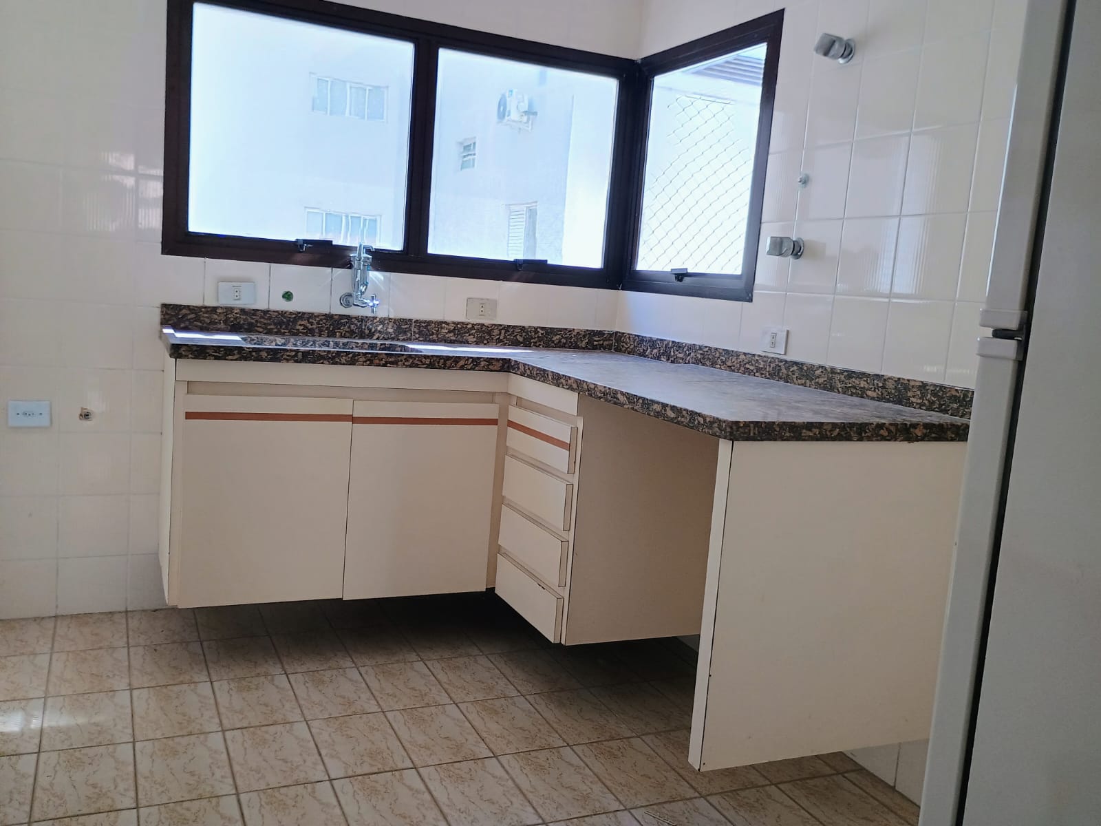 Apartamento para alugar com 4 quartos, 108m² - Foto 3