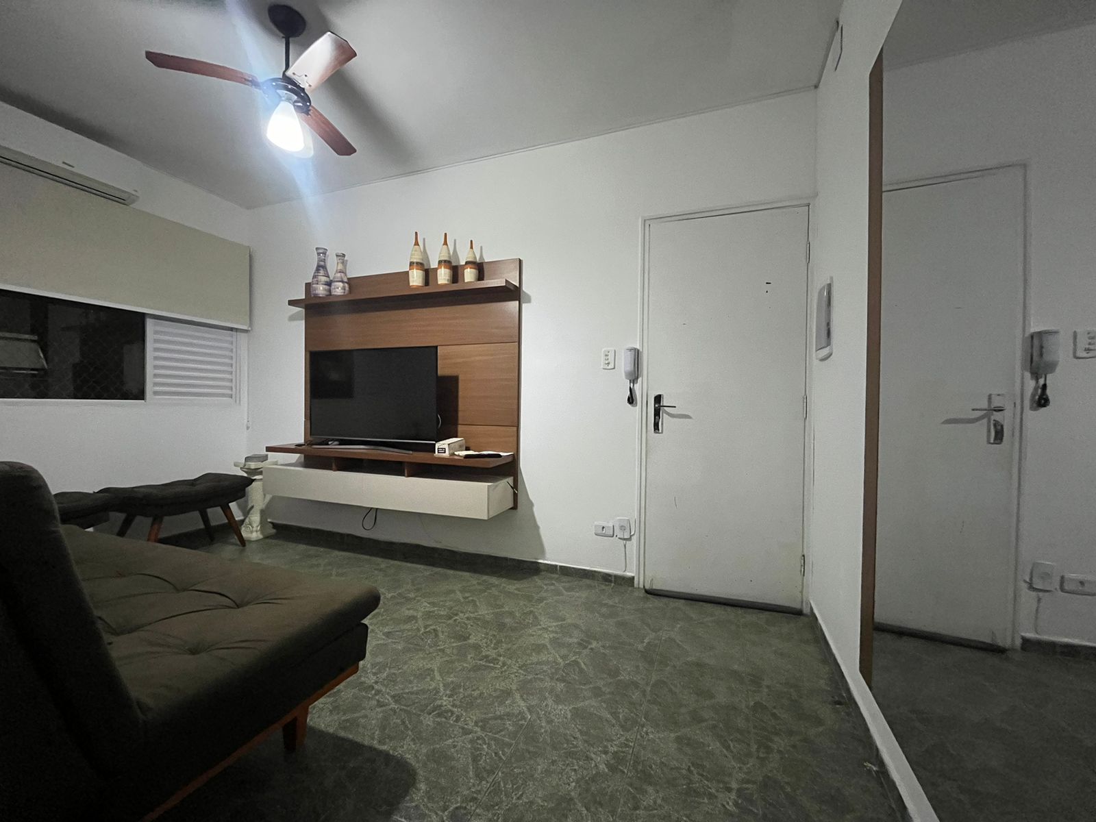 Apartamento à venda com 1 quarto, 50m² - Foto 2