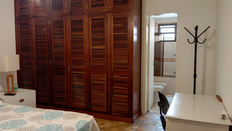 apartamento 3 dormitorios 1 suite 2 vagas por R$ 880.000.00 praia das pitangueiras guaruja cod R2140844 
