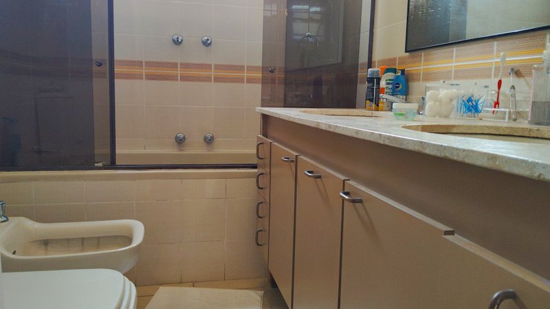 apartamento 3 dormitorios 1 suite 2 vagas por R$ 880.000.00 praia das pitangueiras guaruja cod R2140844 