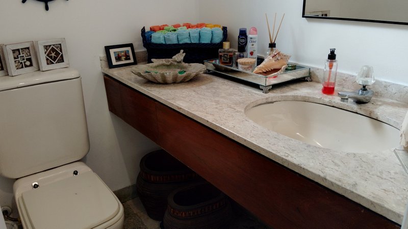 apartamento 3 dormitorios 1 suite 2 vagas por R$ 880.000.00 praia das pitangueiras guaruja cod R2140844 