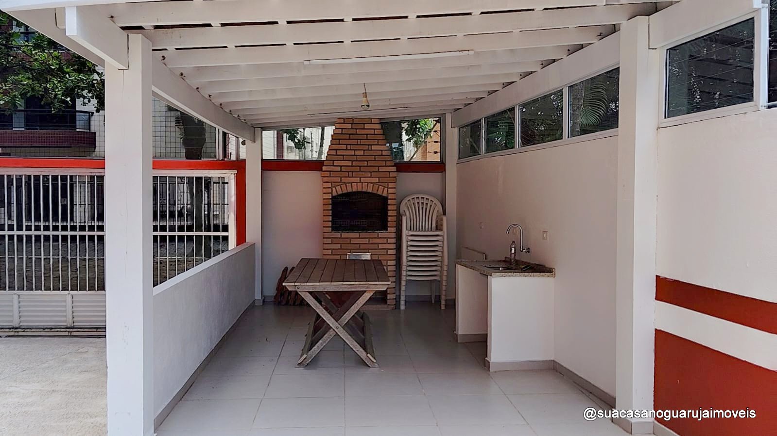 Apartamento Mobiliado na Praia da Enseada 3 Quartos 90m² Pronto para Morar ou Investir
