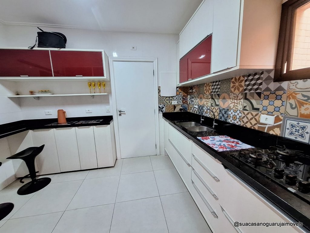 cobertura venda com 3 Quartos e 6 banheiros  280 m² por R 1.200.00 pitangueiras guaruja  