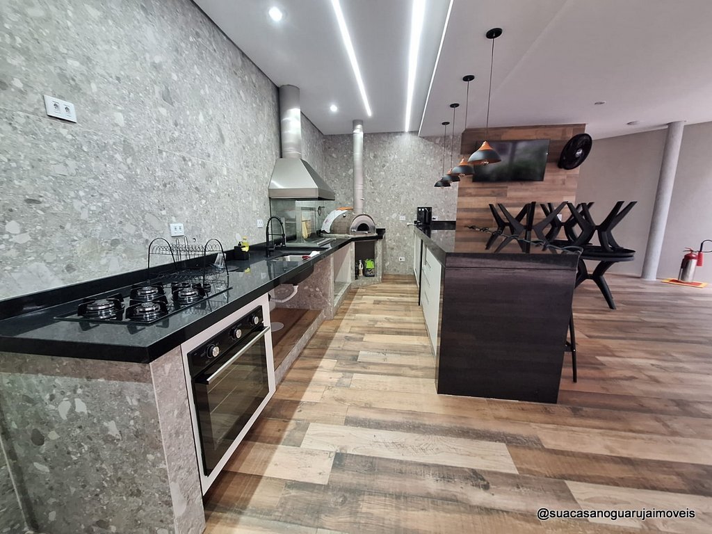 cobertura venda com 3 Quartos e 6 banheiros  280 m² por R 1.200.00 pitangueiras guaruja  