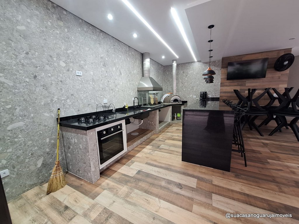cobertura venda com 3 Quartos e 6 banheiros  280 m² por R 1.200.00 pitangueiras guaruja  