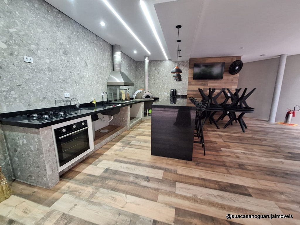 cobertura venda com 3 Quartos e 6 banheiros  280 m² por R 1.200.00 pitangueiras guaruja  