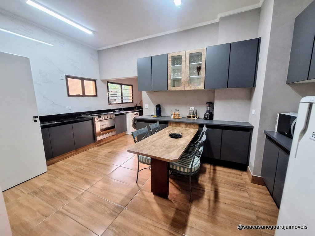 Cobertura no Guarujá com Piscina Privativa 4 Dormitorios e 3 Vagas – Praia das Pitangueiras cod R5820473213