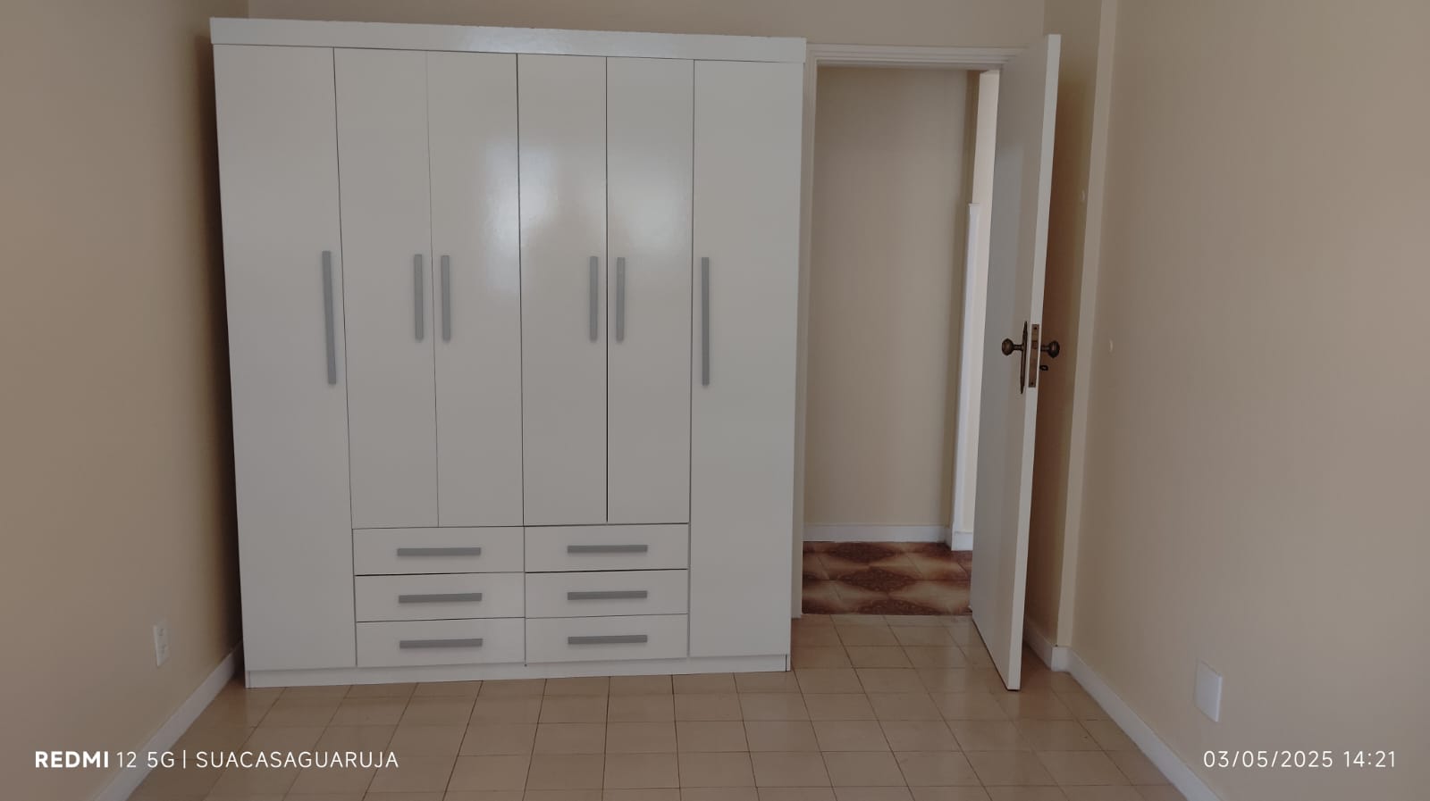 Apartamento Mobiliado à Venda com 1 Dormitório e Sacada na Praia da Enseada – região Rufinos, Guarujá cod R4937291