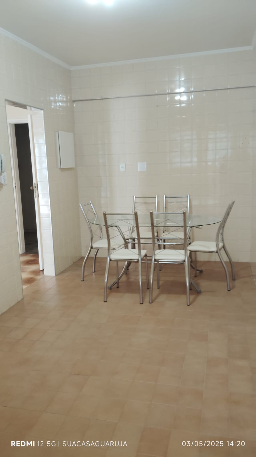 Apartamento Mobiliado à Venda com 1 Dormitório e Sacada na Praia da Enseada – região Rufinos, Guarujá cod R4937291