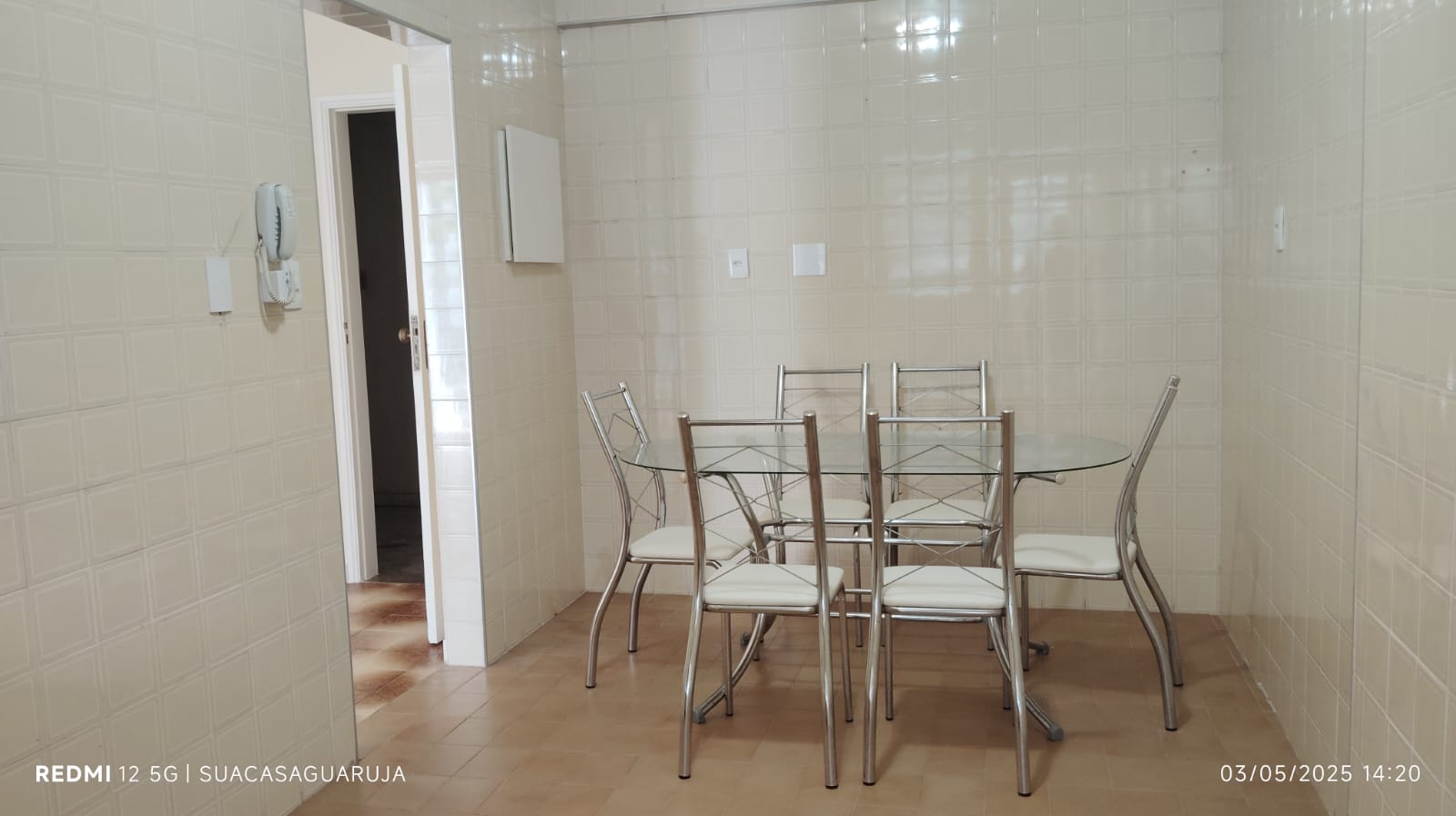 Apartamento Mobiliado à Venda com 1 Dormitório e Sacada na Praia da Enseada – região Rufinos, Guarujá cod R4937291