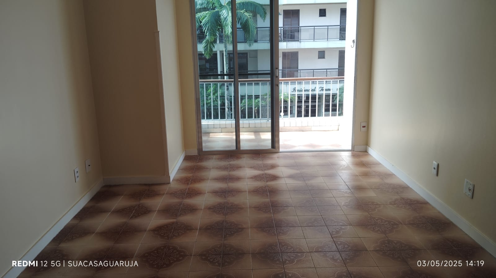 Apartamento Mobiliado à Venda com 1 Dormitório e Sacada na Praia da Enseada – região Rufinos, Guarujá cod R4937291
