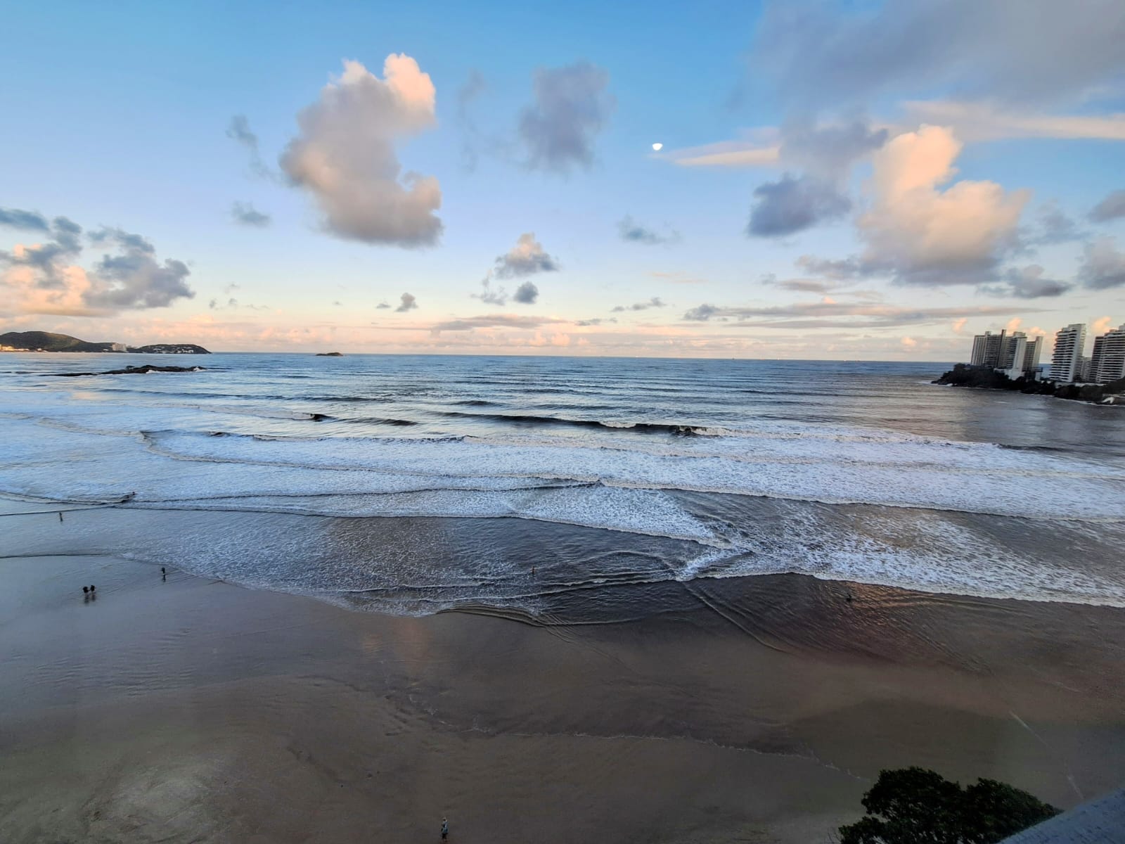 Apartamento Reformado com Vista Mar 2 dormitorios 2 suites 80m² Pitangueiras guaruja cod R5437629