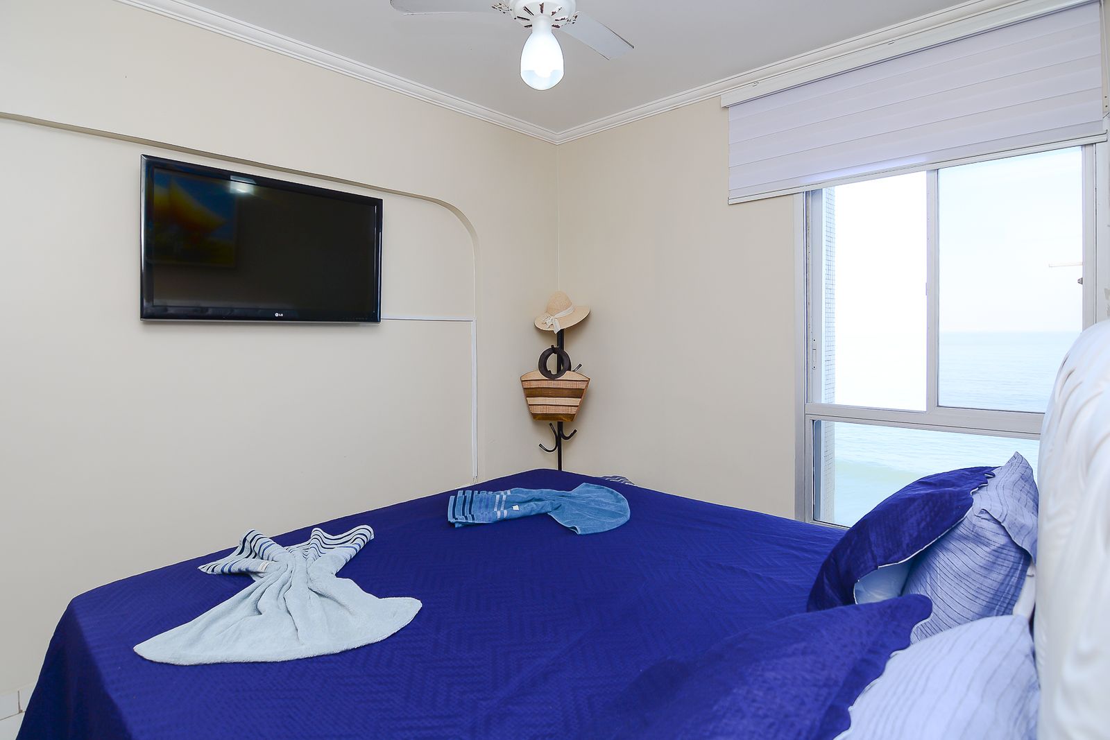Apartamento venda 3 dormitorios 1 suite  120m²  1 vaga Reformado Vista Mar Pitangueiras - Guarujá R0748151